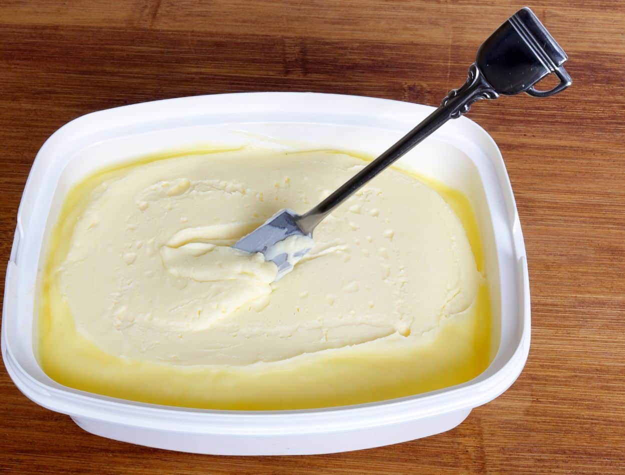Manteiga ou margarina: qual é a mais saudável? Aprenda como escolher a melhor 2 Margarina