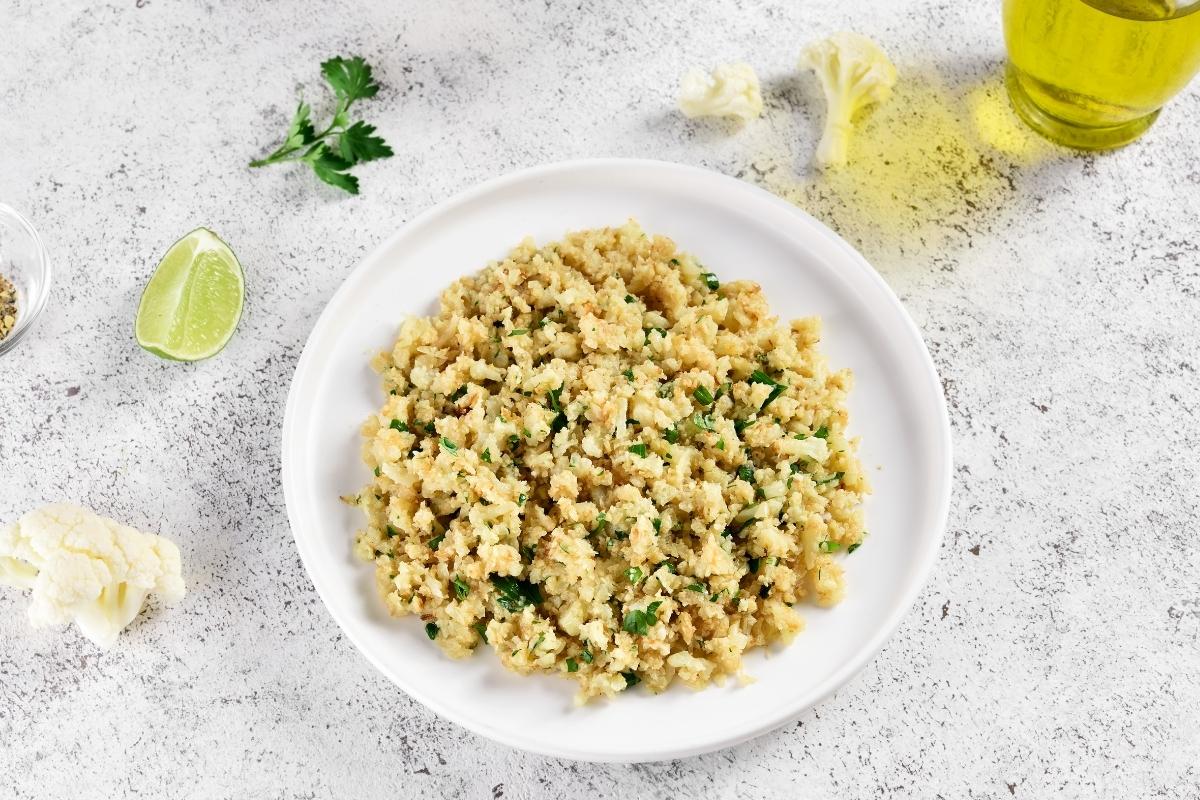 Arroz low carb de couve-flor para uma refeição inesquecível; saiba como fazer 2 Arroz low carb de couve-flor para uma refeição inesquecível; saiba como fazer