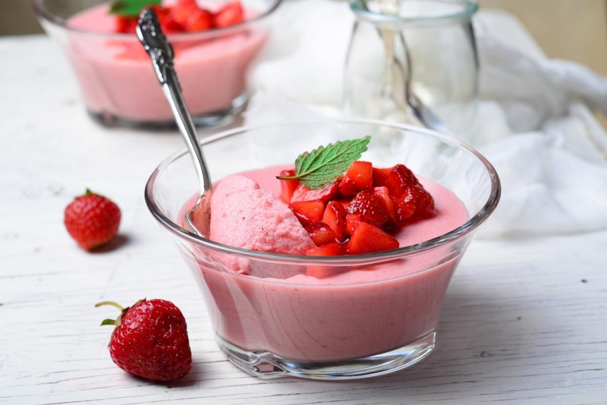 Gelatina Cremosa Fit de morango: aprenda 2 versões práticas para versatilizar a dieta 1 Gelatina Cremosa Fit de morango: aprenda 2 versões práticas para versatilizar a dieta