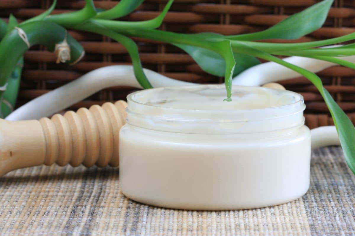 Para que serve a planta do Bálsamo: benefícios, como usar e Efeitos Colaterais 2 bálsamo creme