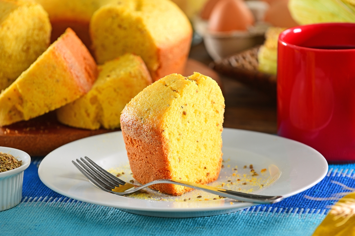 Bolo de milho saudável: confira 2 receitas práticas para adoçar o cardápio 2 Bolo de milho saudável: confira 2 receitas práticas para adoçar o cardápio