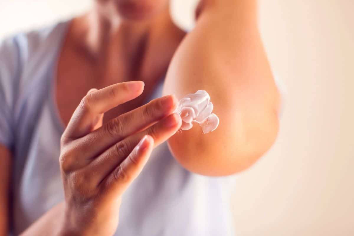 Como fazer para clarear os cotovelos? Veja dicas e melhore a aparência 2 creme caseiro para clarear cotovelos