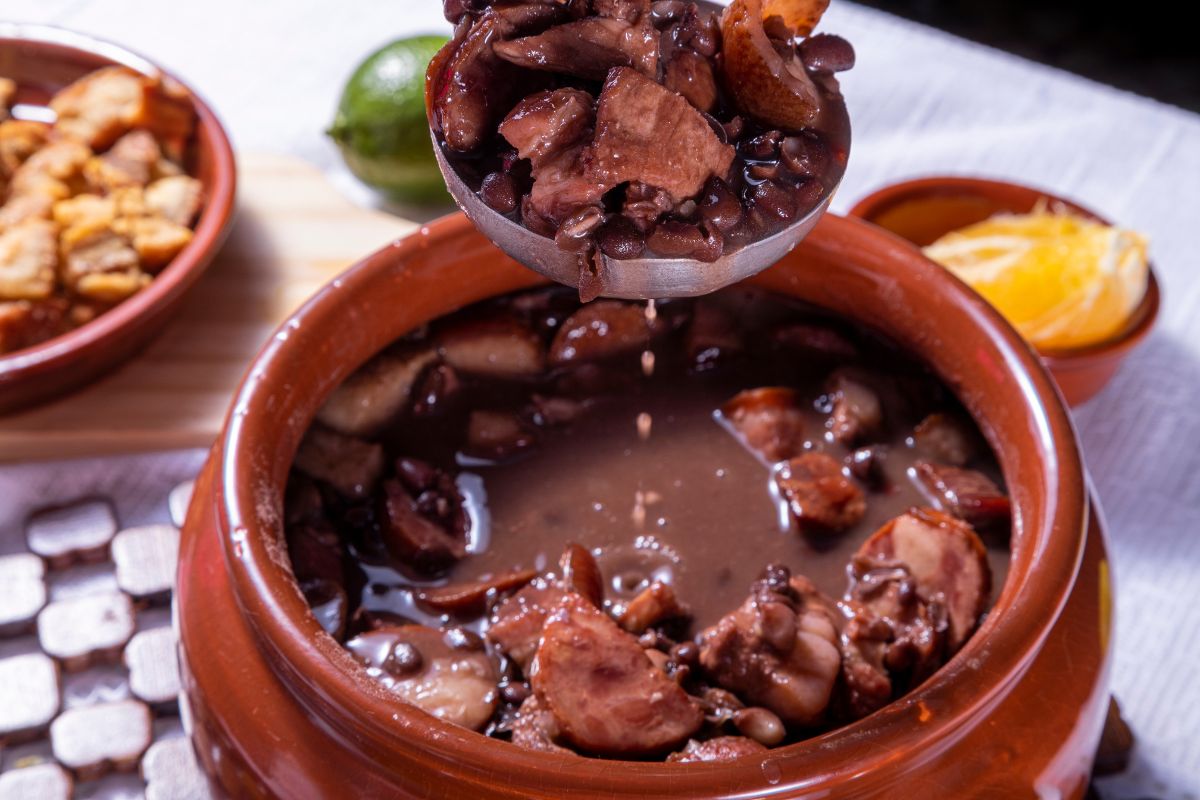 10 alimentos que podem fazer mal para os rins: veja lista para evitar o excesso e complicações (alguns deles vão te surpreender) 2 feijão faz mal para os rins
