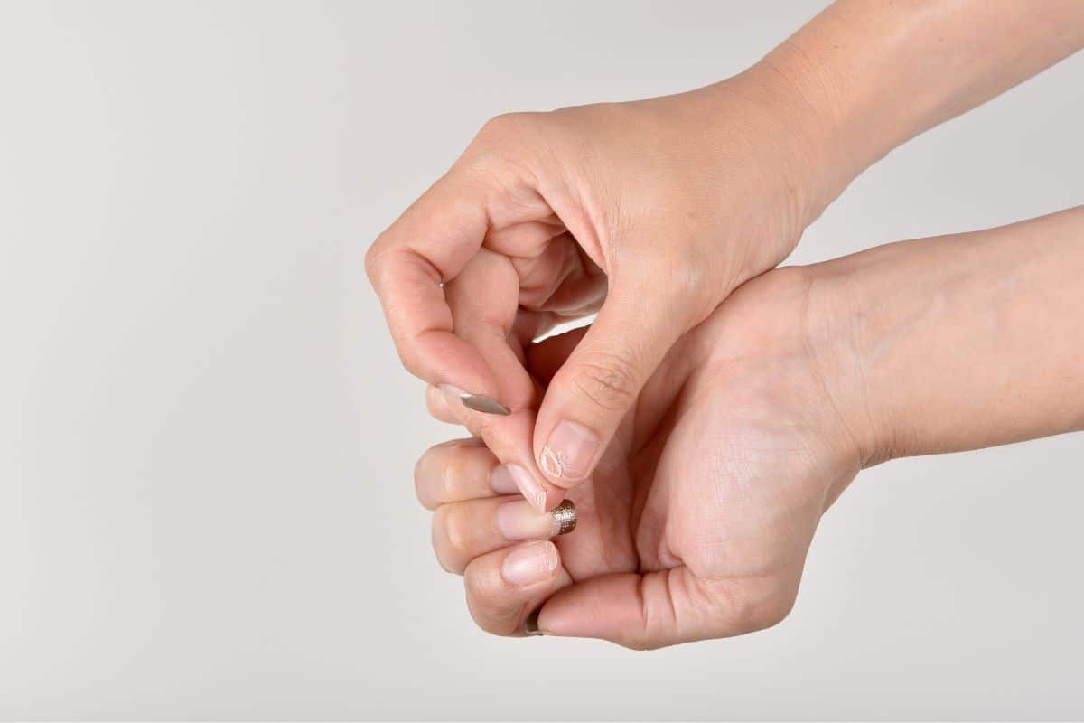 Pelinhas nas unhas e onicofose: o que causa e como evitar que apareçam 2 pelinha nas unhas e onicofose
