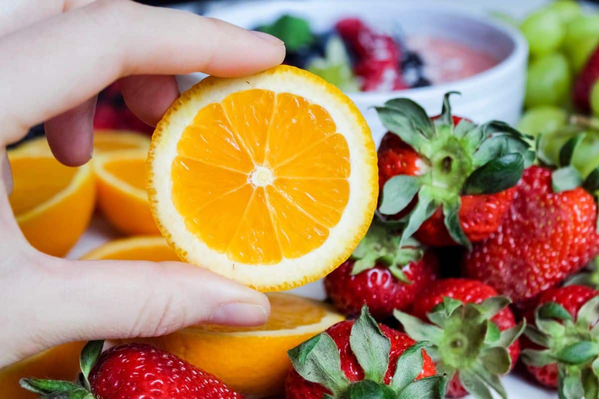 Conheça 10 frutas ricas em vitamina C além da laranja e fáceis de encontrar 2 vitamina c