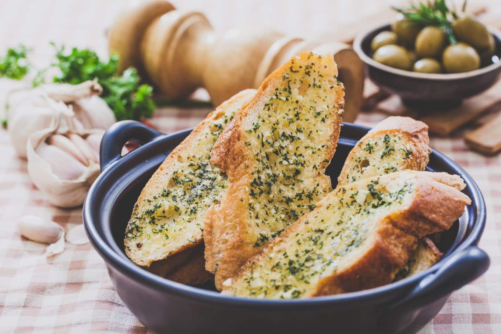Pão de Alho low carb: receita simples fica pronta em 15 minutos 2 Pão de Alho low carb