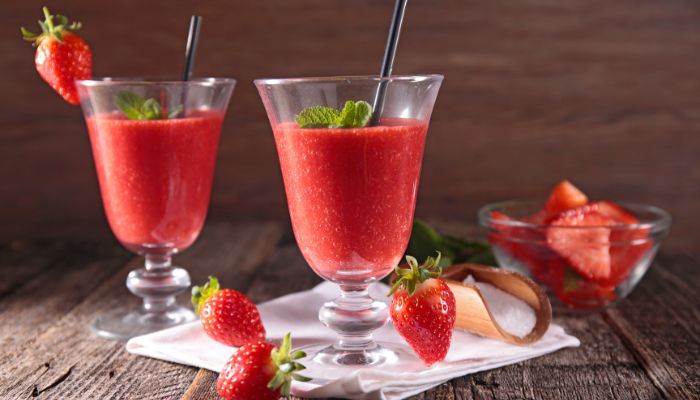 Coquetel Refrescante: sem álcool e perfeito para brindar 2023 2 Coquetel de Morango.
