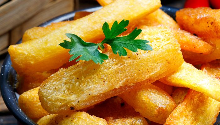 Mandioca crocante, saborosa e sem colesterol? Não frite, faça assim 2 Mandioca Crocante