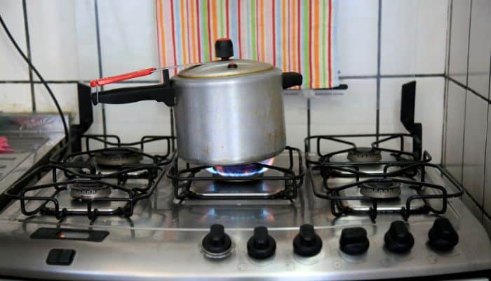 O que causa explosão da panela de pressão? Aprenda e evite acidentes 2 O que causa a explosão da panela de pressão?