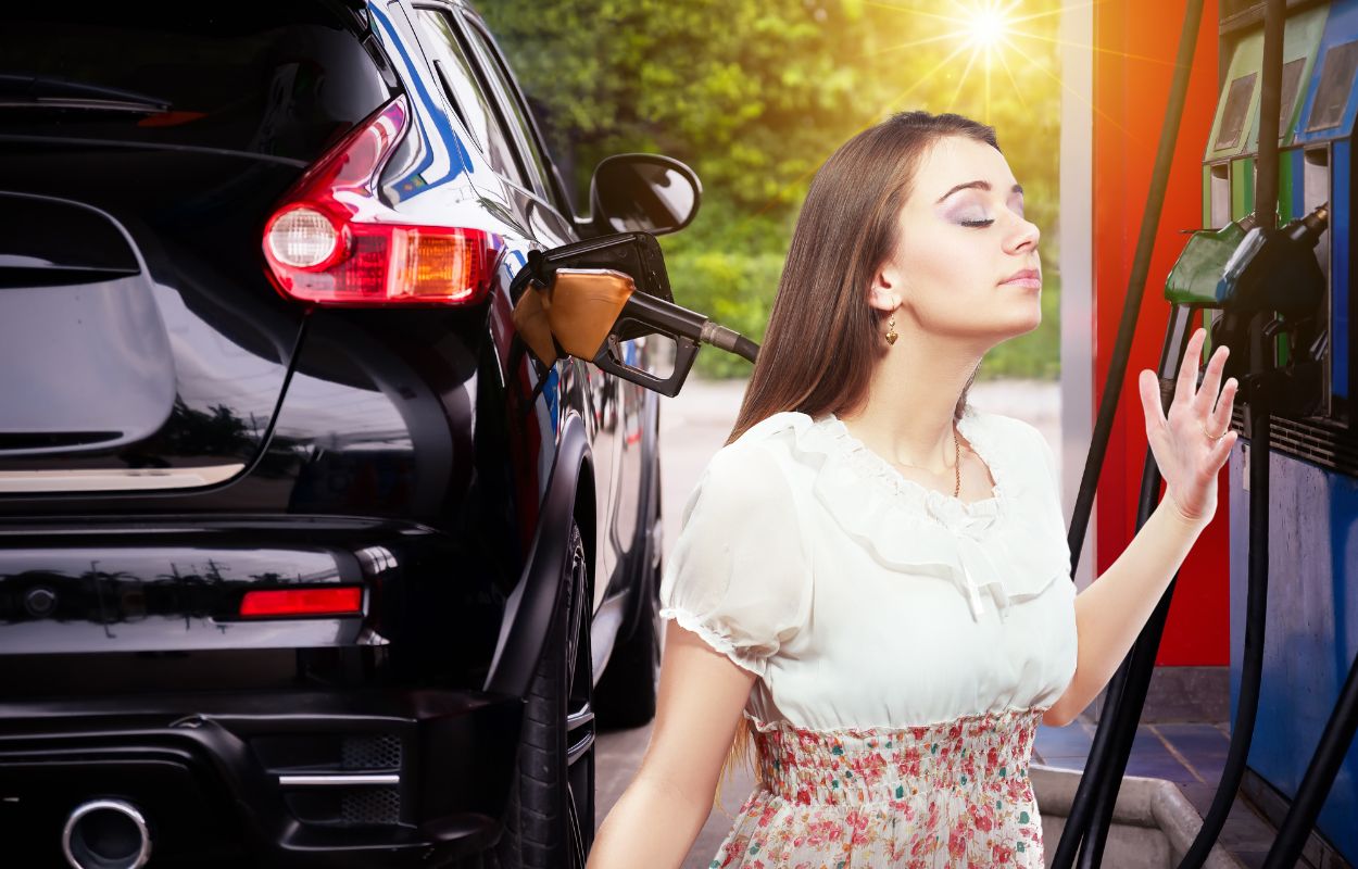 Por que algumas pessoas gostam do cheiro de gasolina? Entenda os motivos 1 Mulher sentindo cheiro de gasolina.