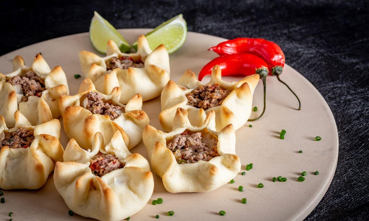 Esfiha com massa de pastel na airfryer: lancheira das crianças está garantida 2 Esfiha com massa de pastel na Air Fryer.