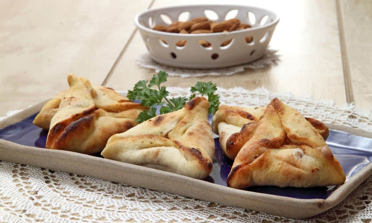 Esfiha com massa de pastel na airfryer: lancheira das crianças está garantida 1 Esfiha com massa de pastel na Air Fryer.