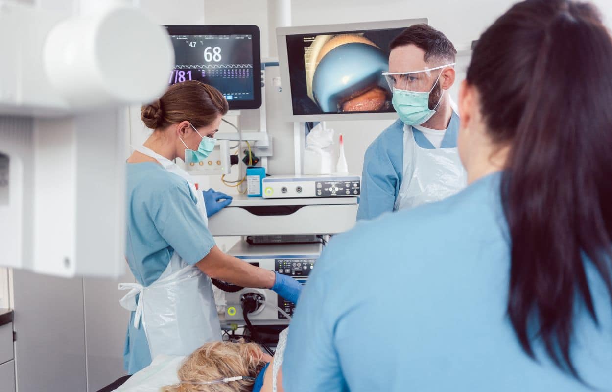 Quanto tempo dura a endoscopia? Entenda mais sobre o exame 1 Quanto tempo dura a endoscopia?
