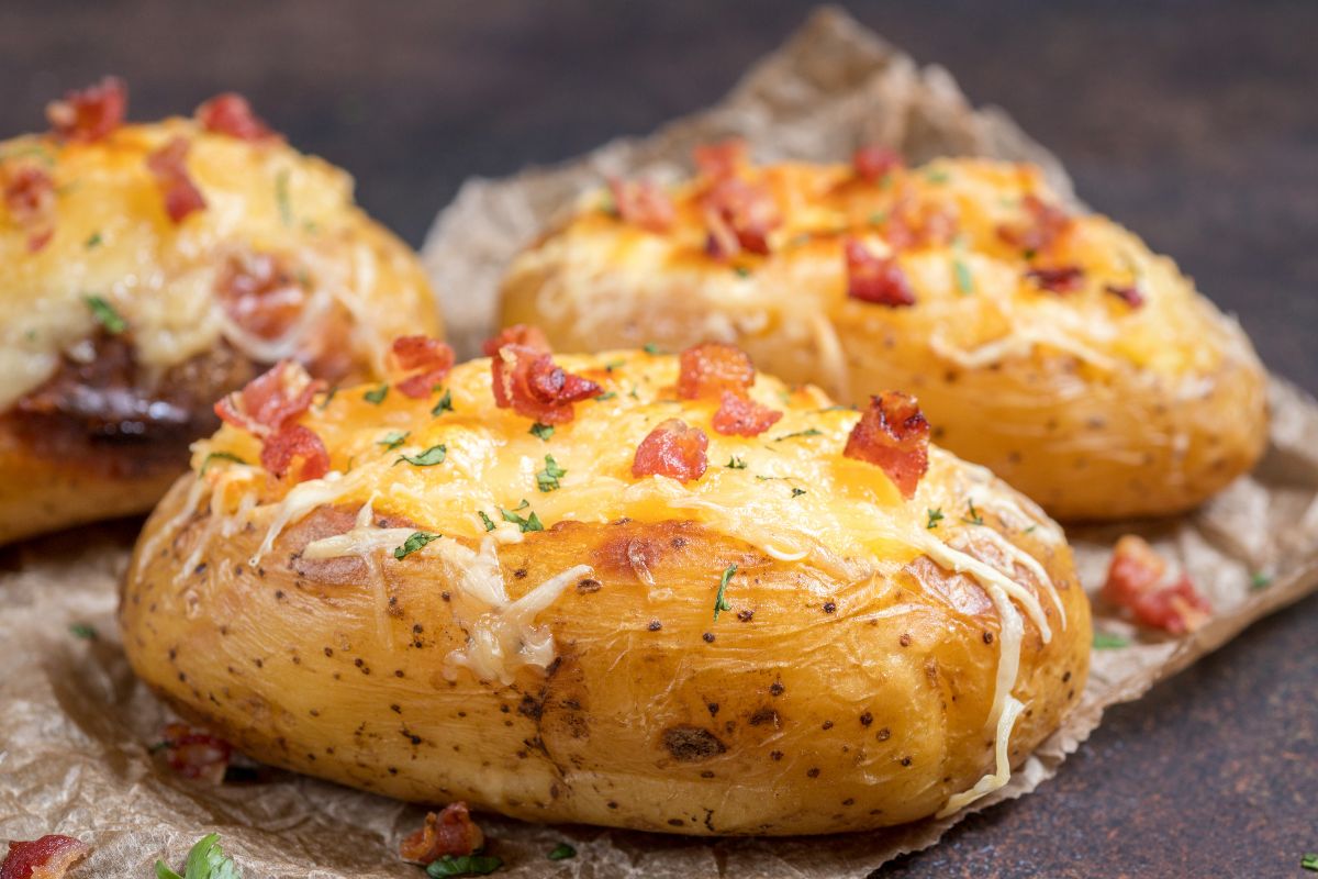 Batata recheada assada na airfryer: perfeito para uma refeição rápida 1 Batata recheada assada na airfryer