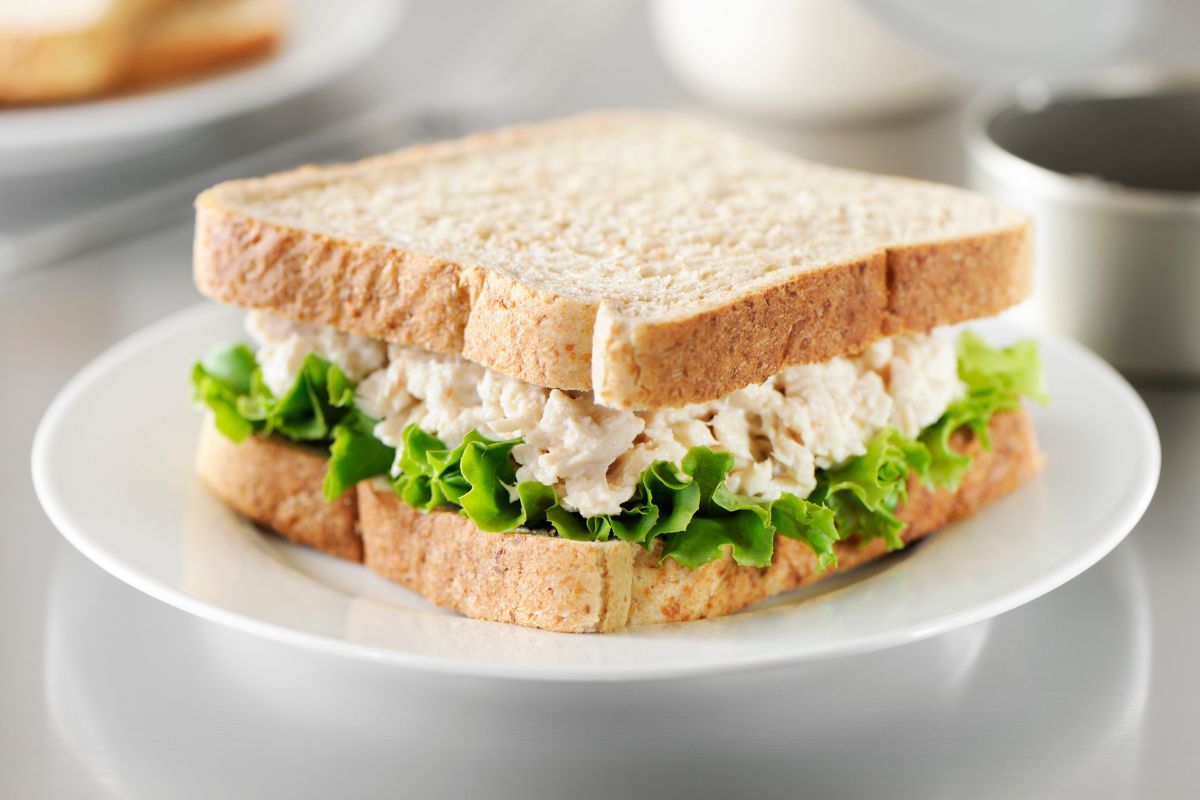 Lanche natural de atum sem glúten: receita perfeita para a hora do lanche 1 Lanche natural de atum sem glúten