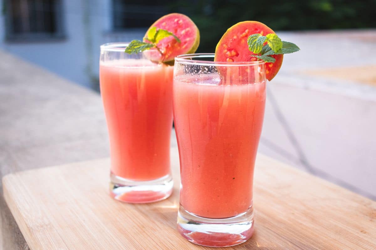 Suco de goiaba com maçã: bebida perfeita para se refrescar no calor 1 Suco de goiaba com maçã