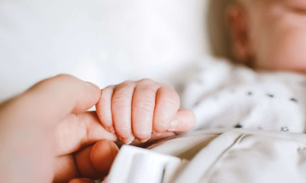 Bebê de 1 ano realiza cirurgia para retirar feto de irmão gêmeo do cérebro (FOTO) 1 Feto em feto.