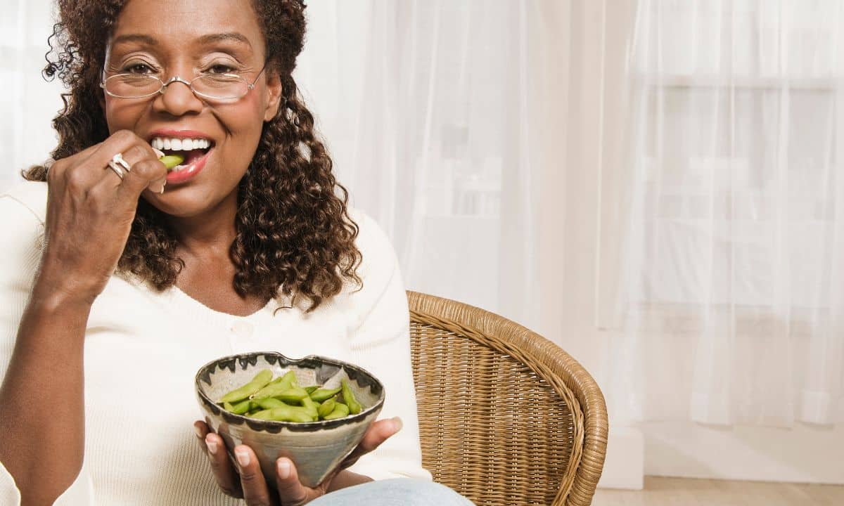 Quais alimentos são fonte de fitoestrogênio? Saiba para que serve o nutriente 1 Fitoestrogênio.
