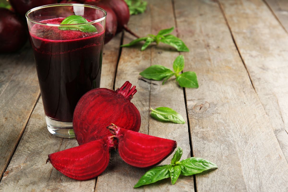 Suco de beterraba para pré-treino: aprenda como fazer opção barata e mais nutritiva 2 suco de beterraba