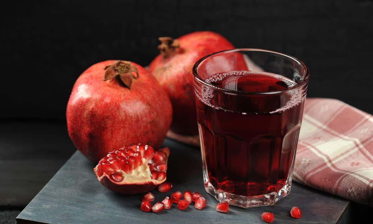 Como fazer suco de romã? Conheça os principais benefícios e cuidados 1 Suco de Romã.