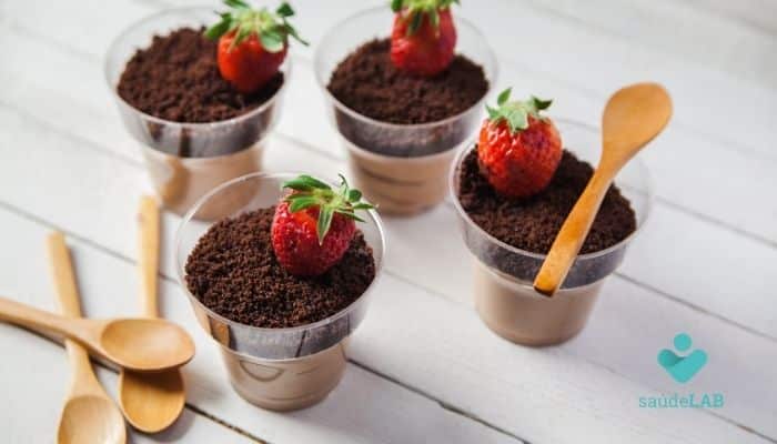 Mousse de Chocolate 70% com Morangos: sobremesa diet que sua mãe vai amar 2 Mousse de Chocolate 70% com morangos