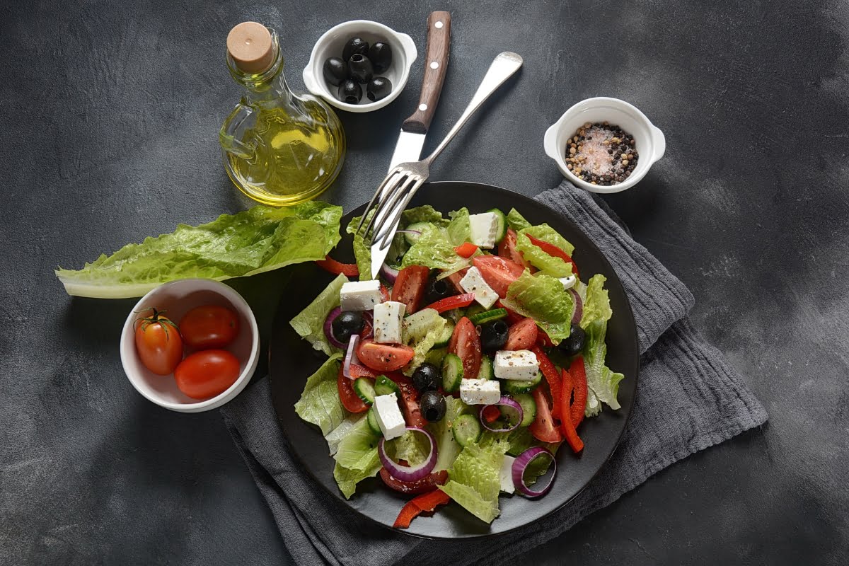Salada Grega: aprenda a fazer esse delicioso acompanhamento 2 Salada Grega: aprenda a fazer esse delicioso acompanhamento