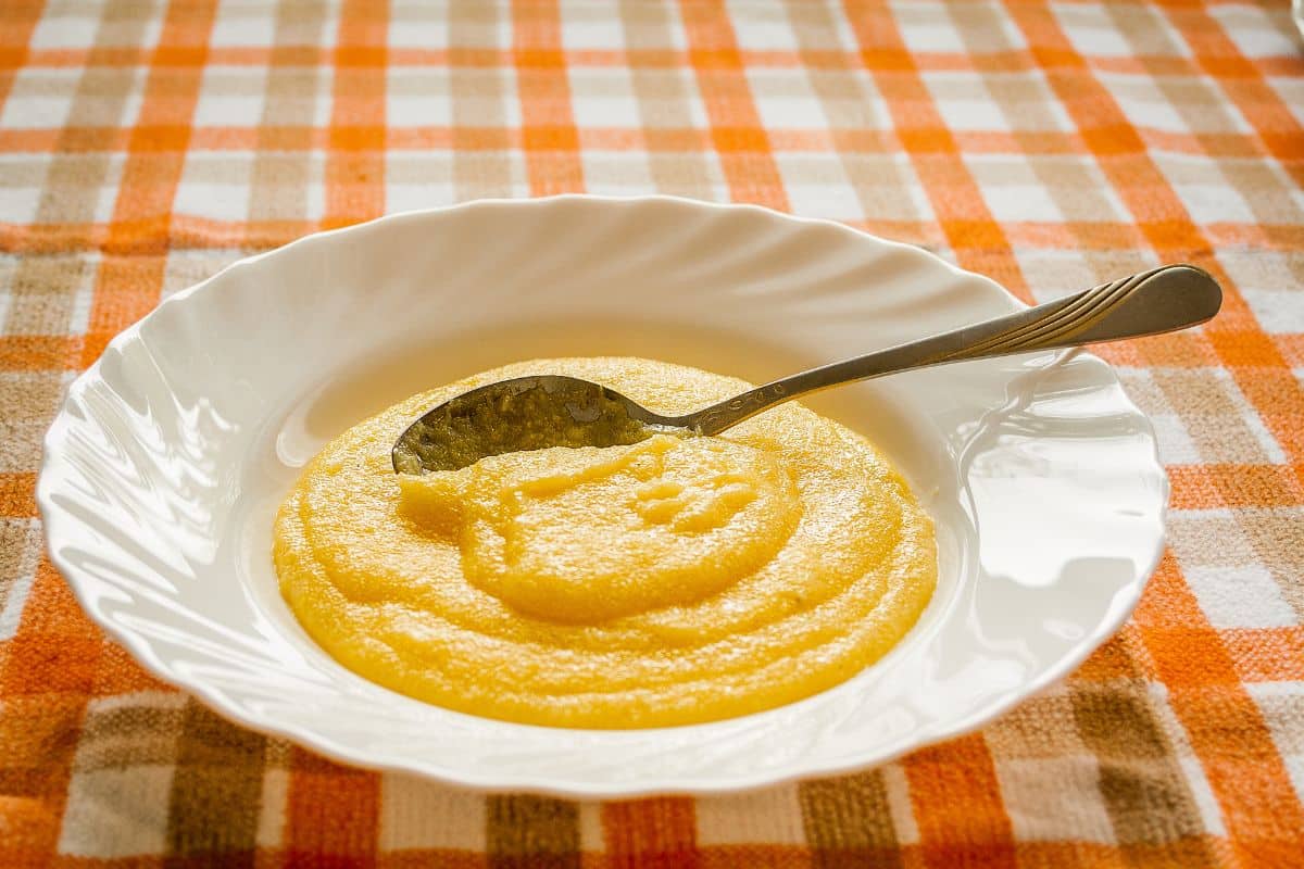 Sopa de fubá simples: descubra como preparar uma versão com muito sabor e nutrição 2 Sopa de fubá simples