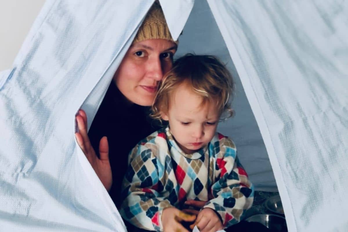 O que é ser mãe atípica? Entenda os desafios que precisam ser superados 1 Heloísa, uma mãe atípica, com seu filho Oliver.
