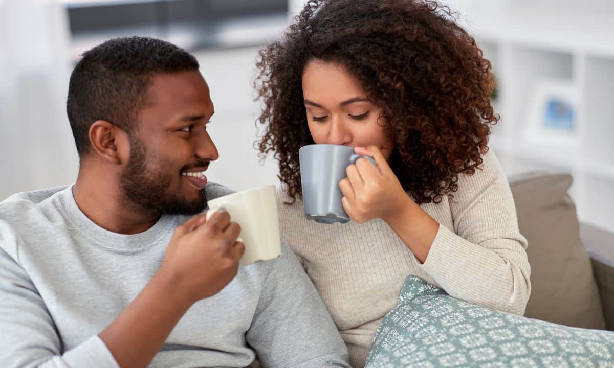Chá relaxante para dormir profundamente e acordar bem: 5 melhores opções 1 Chá relaxante para dormir profundamente e acordar bem.