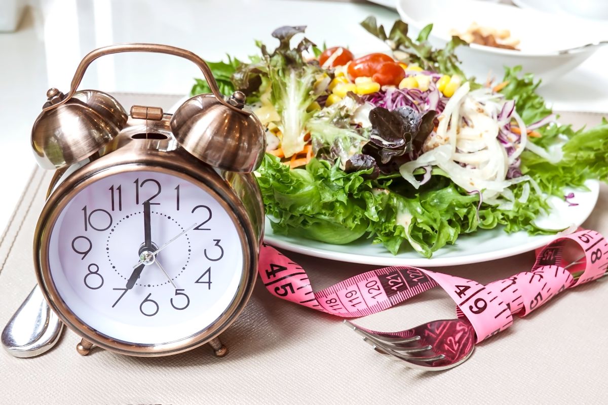 Jejum Intermitente e Dieta Low Carb: Uma combinação poderosa 1 Jejum Intermitente e Dieta Low Carb.