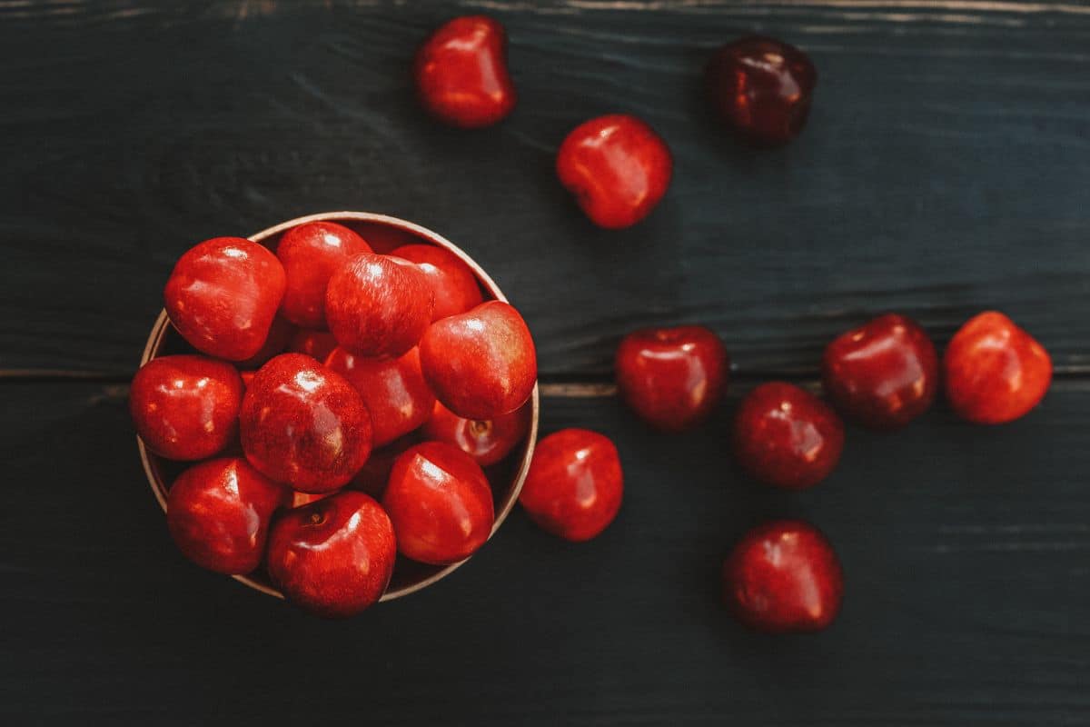 Acerola é ácida? Quais os seus benefícios e malefícios? Veja mais sobre 1 Acerola é ácida.