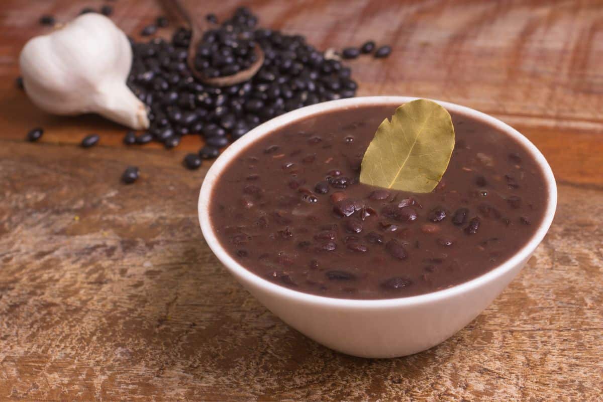 Diabético pode comer feijão? Qual é a relação entre ele e a diabetes? 1 diabético pode comer feijão.