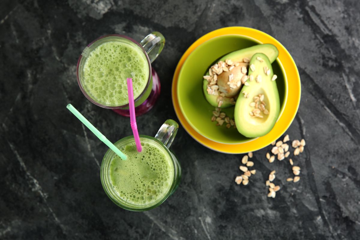 Vitamina de abacate com aveia: uma dupla nutritiva e deliciosa para sua saúde 1 Vitamina de abacate e aveia.