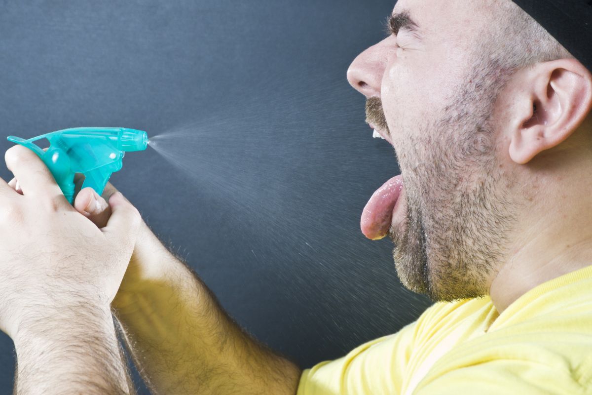 Boca seca mesmo tomando água? Descubra o que pode ser 1 boca seca mesmo tomando água.