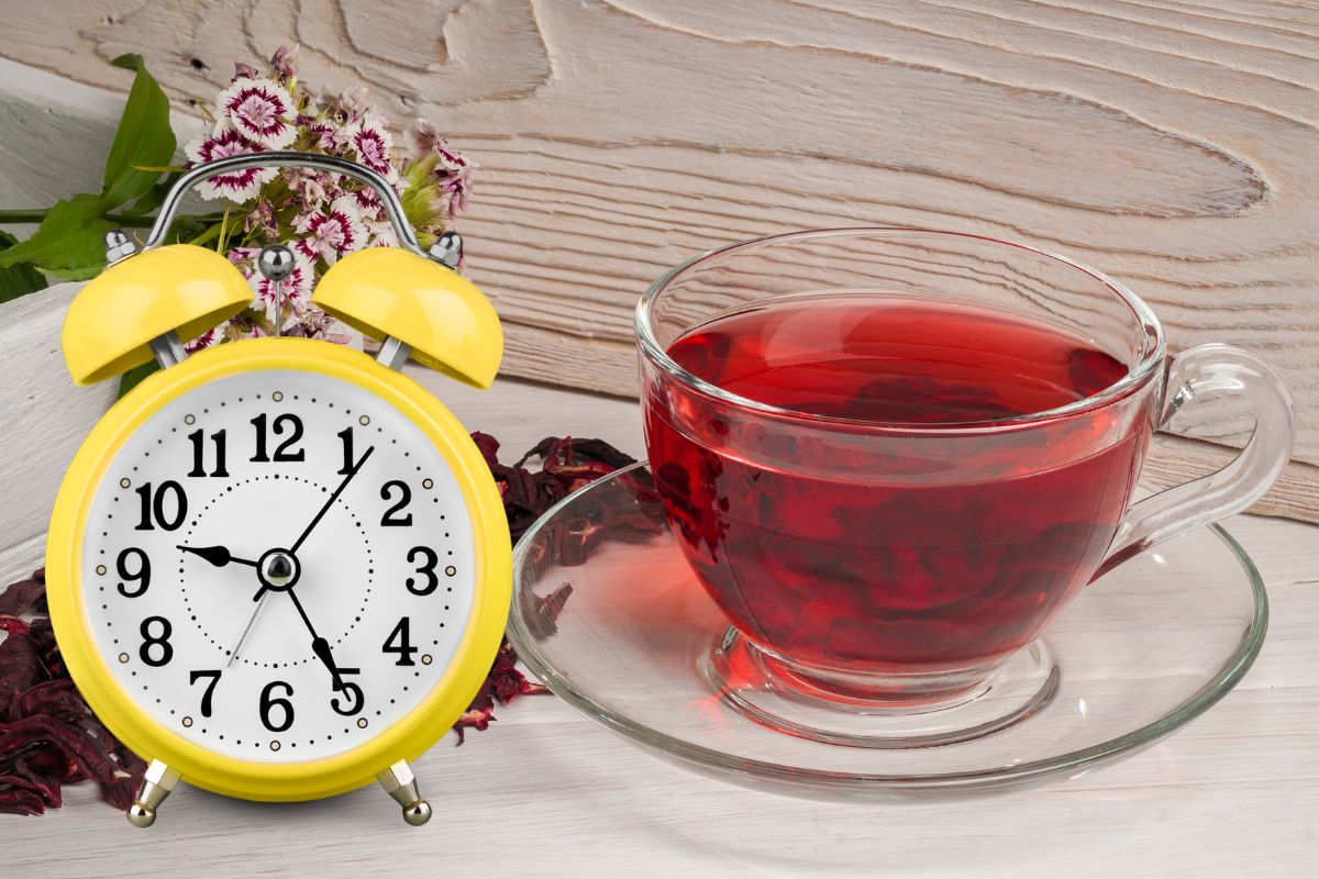 Qual o melhor horário para tomar chá de hibisco? 1 Qual melhor horário para tomar o chá de hibisco.
