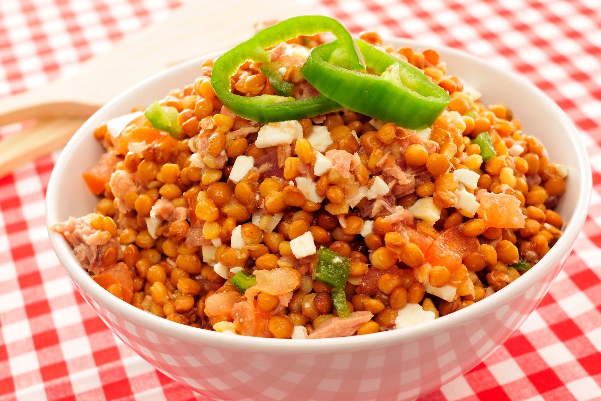 Salada de lentilha com atum: uma combinação perfeita para suas festas de réveillon 1 Salada de lentilha com atum.