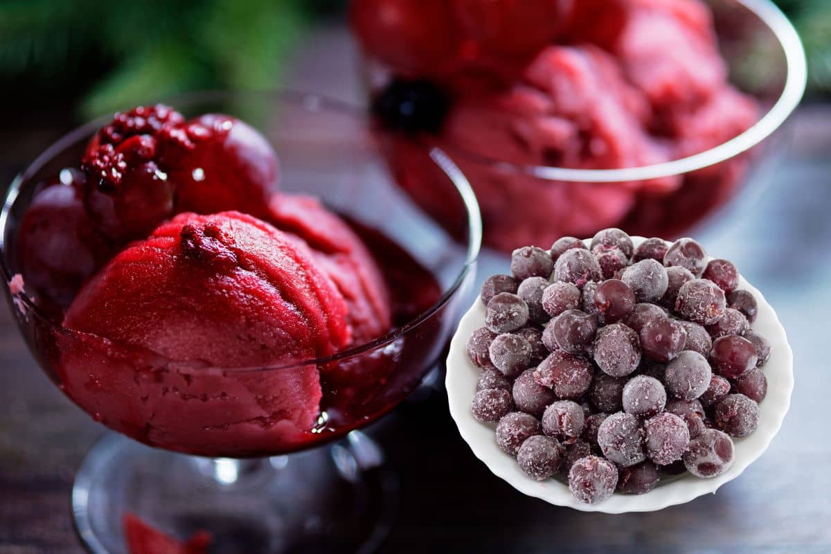Sorvete de Uva Congelada Fit: receita perfeita para o verão e as férias da criançada 1 sorvete de uva congelada fit.
