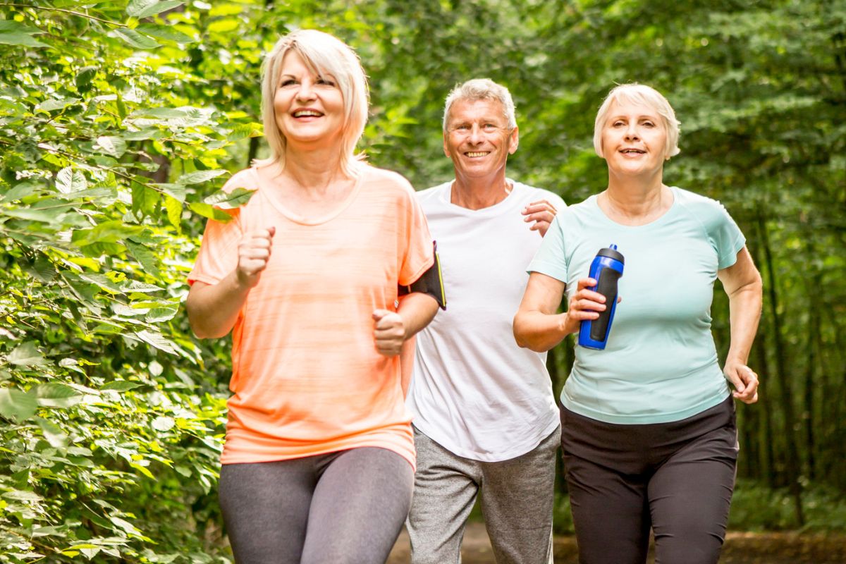 Qual o tipo de exercício físico ideal para quem tem mais de 50 anos? 1 exercício físico.