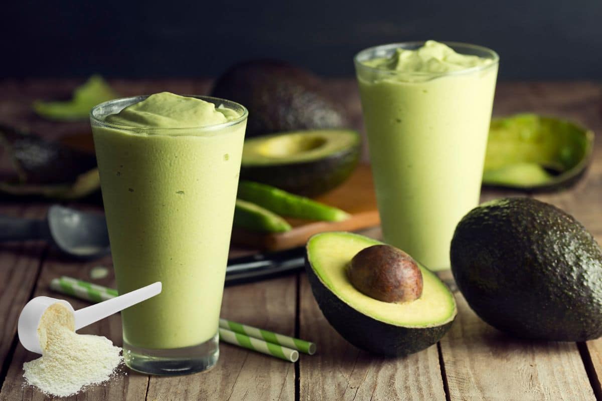Vitamina de abacate com leite em pó: uma opção nutritiva e saborosa 1 vitamina de abacate com leite em pó.