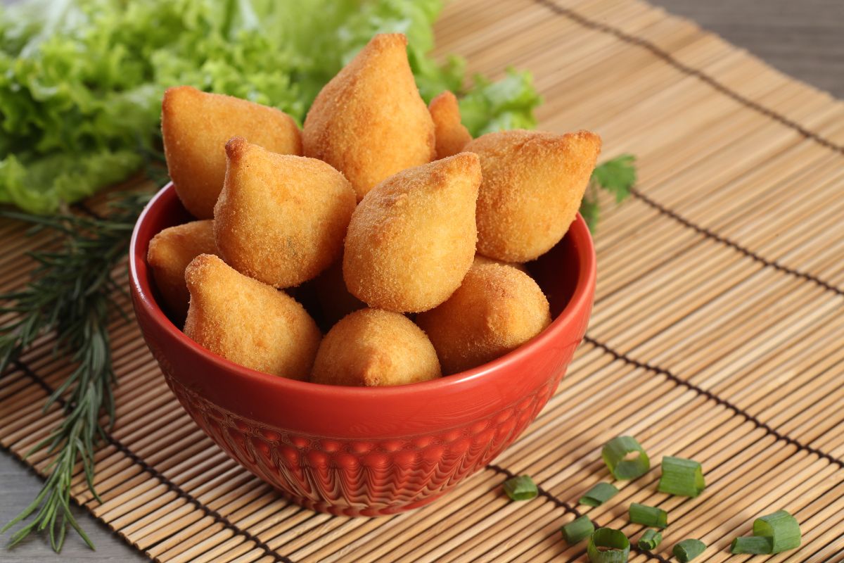 Coxinha fit com 3 ingredientes em uma combinação perfeita 1 coxinha fit com 3 ingredientes.