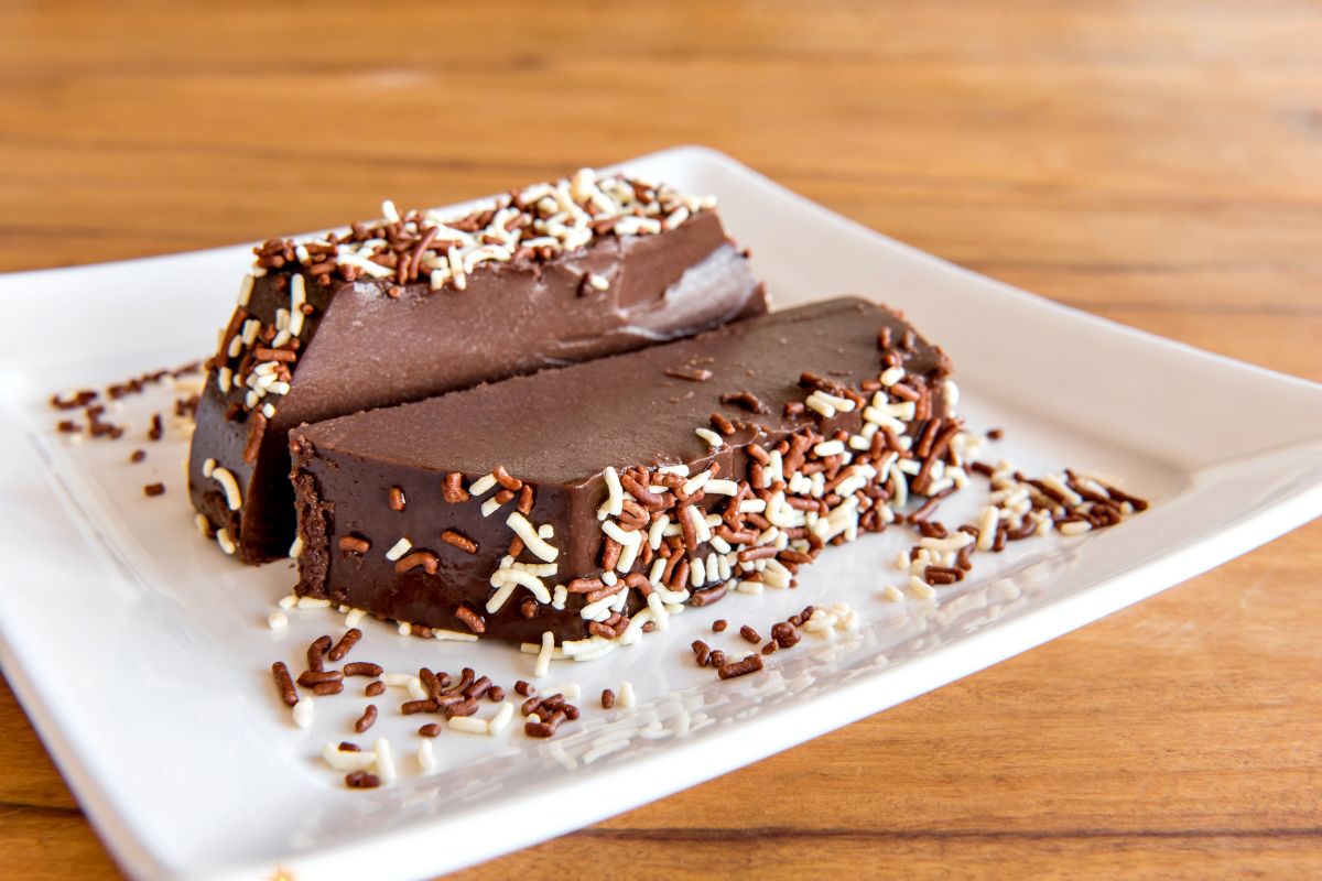 Brigadeirão low carb: sobremesa saudável e saborosa para dietas de baixo carboidrato 1 Brigadeirão low carb.