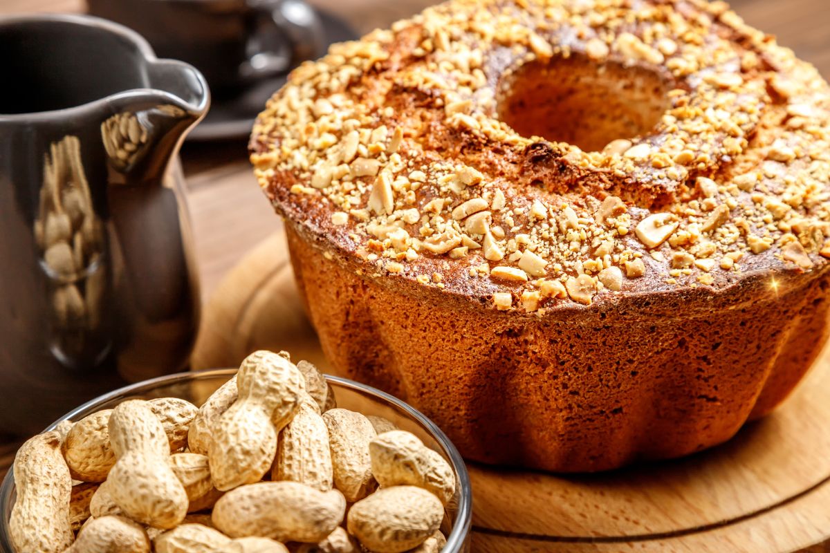 Bolo de amendoim low carb: leve, delicioso e cheio de sabor 1 Bolo de amendoim low carb.