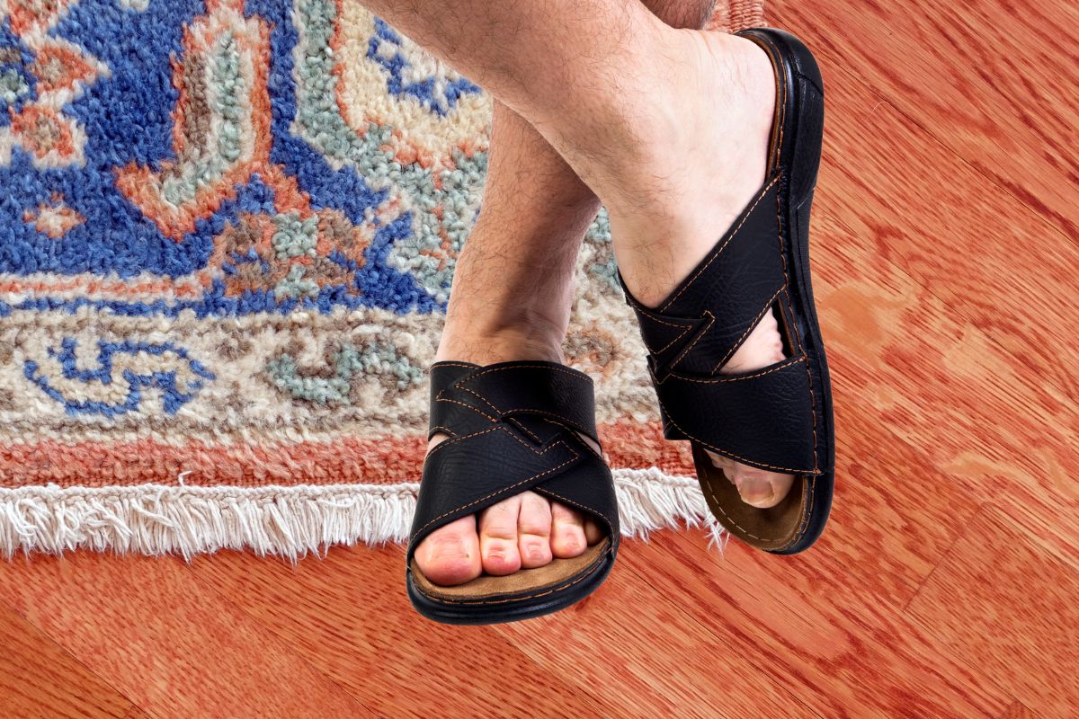 Chinelo para quem tem dor nos pés: Dicas essenciais para escolher o modelo ideal 1 chinelo para quem tem dor nos pés.