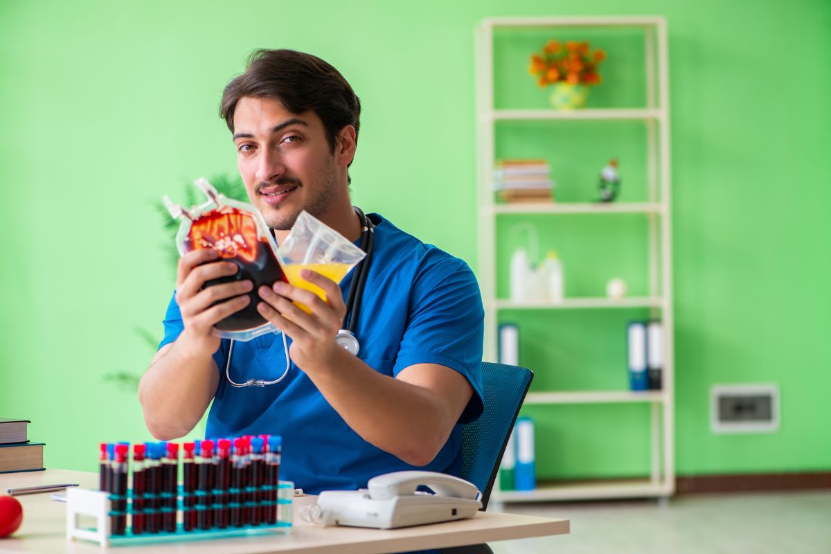Hematologista: conheça o médico especialista em doenças do sangue e muito mais 1 Hematologista.