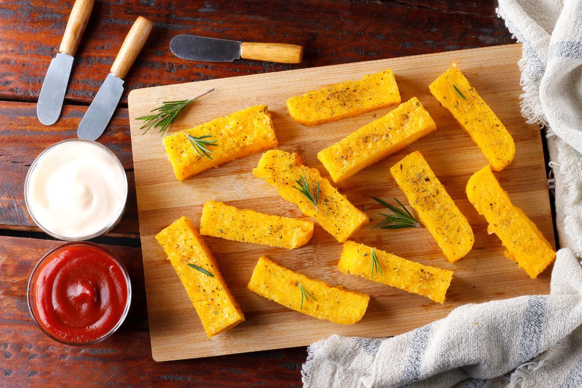 Palitos de polenta assada: Petisco saudável e delicioso 1 Polenta assada.