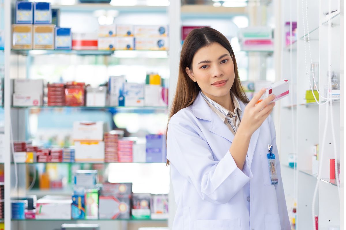 Farmacêutico: Papel essencial na saúde muito além dos medicamentos 1 Farmacêutico.