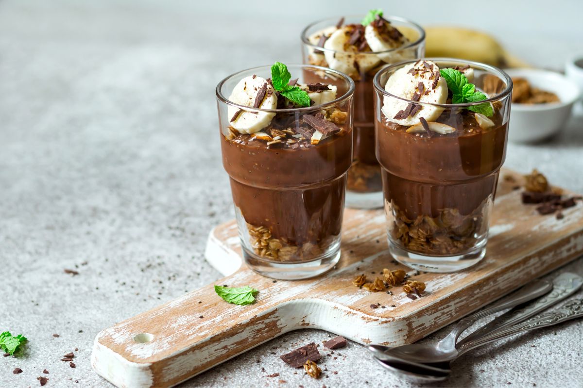 Mousse de banana com chocolate: sobremesa perfeita para agradar todo mundo 1 mousse de banana com chocolate.