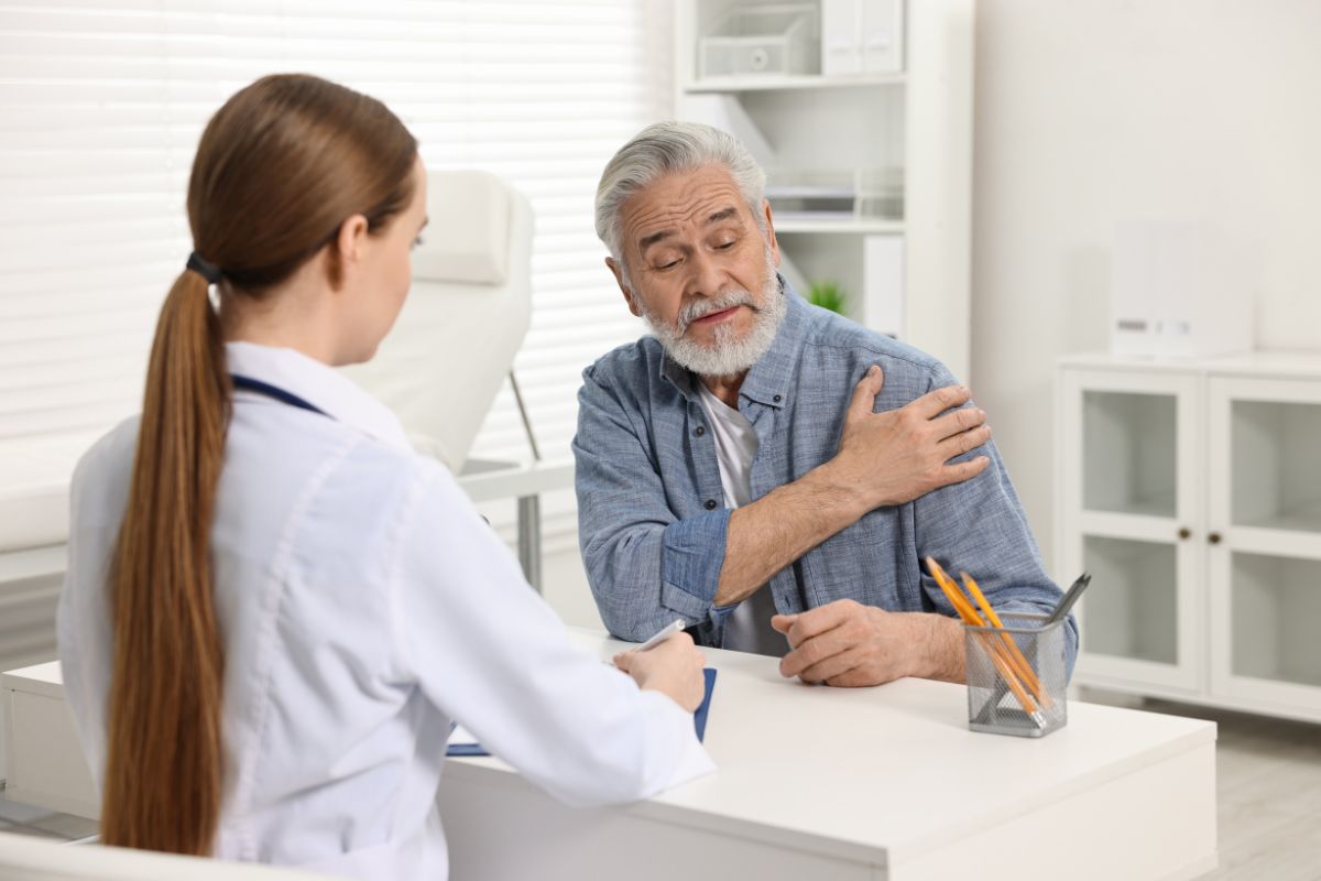 Reumatologista: entenda a importância e o papel deste especialista 1 Reumatologista.