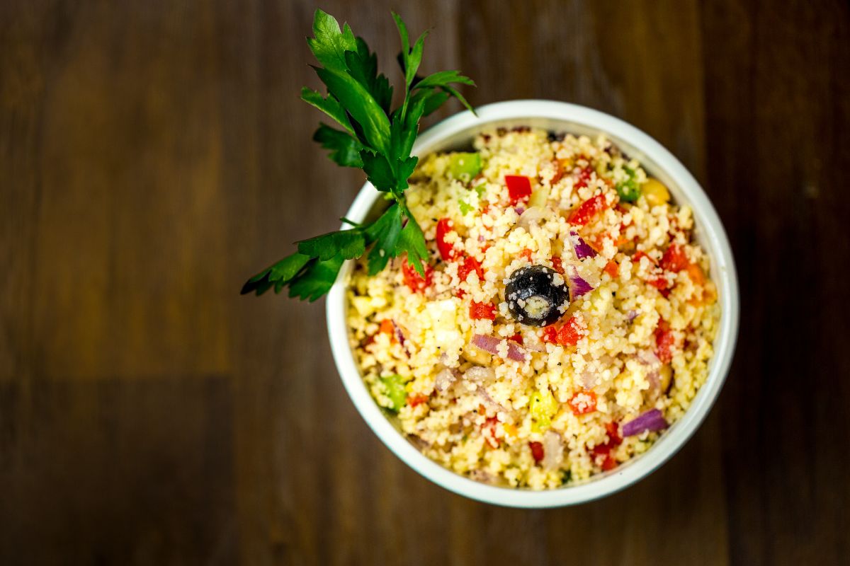Salada de cuscuz marroquino: receita deliciosa e cheia de estilo 1 salada de cuscuz marroquino.