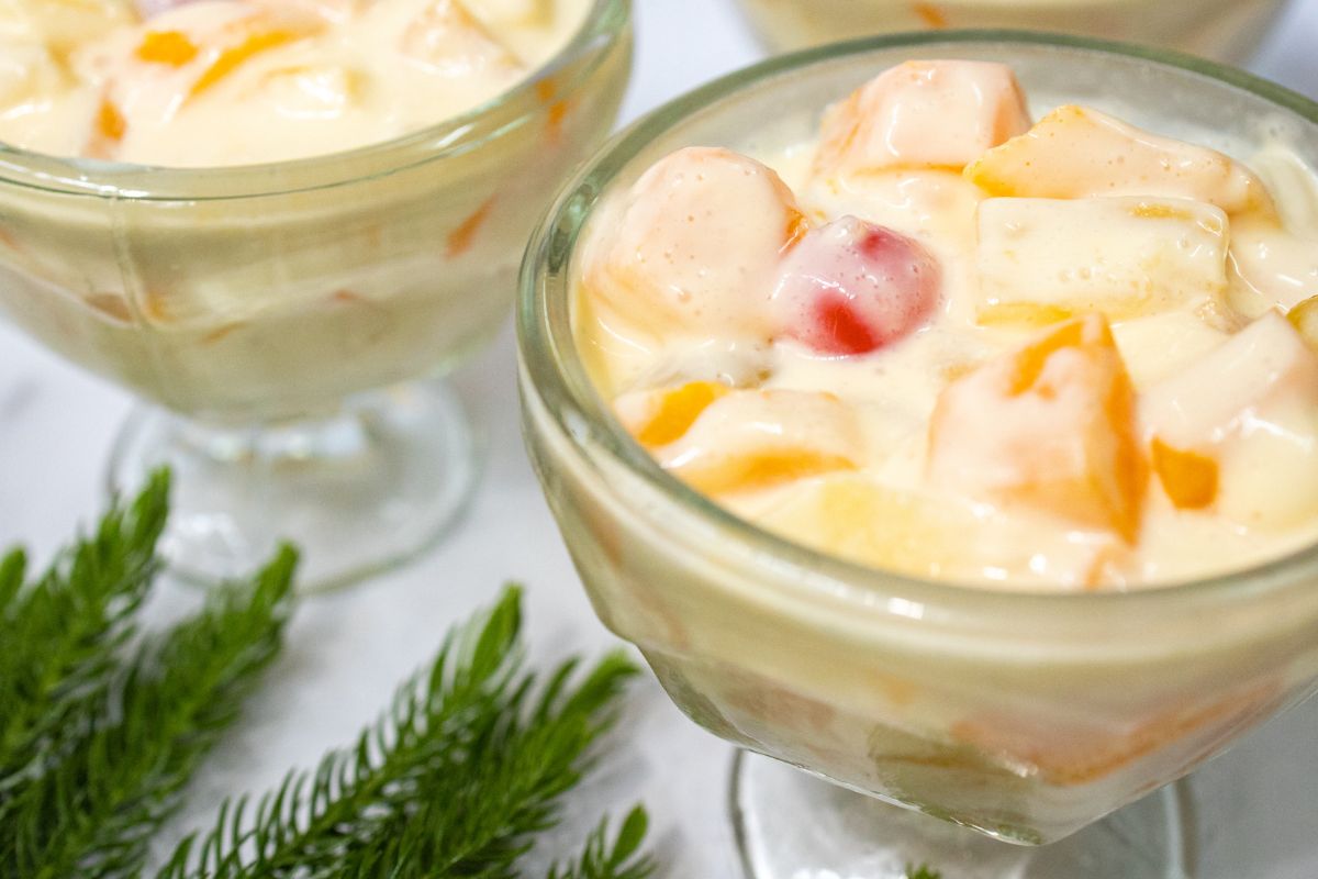 Salada de Frutas com Mousse de Maracujá: uma sobremesa saudável pra lá de especial 1 salada de frutas com mousse de maracujá.
